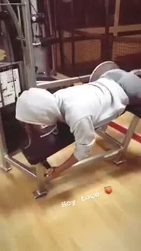 Karol G en el gym — foto 1