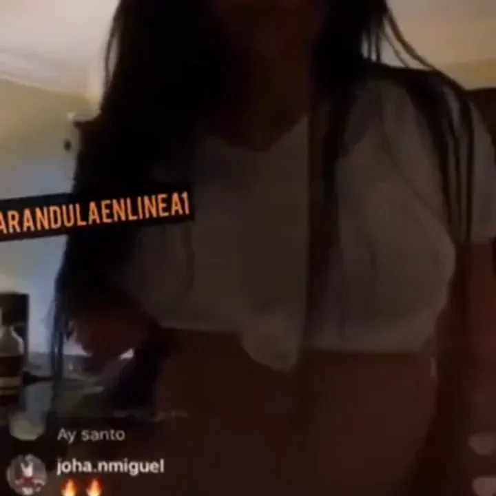 Amelia Alcantara desnuda en un live de instagram