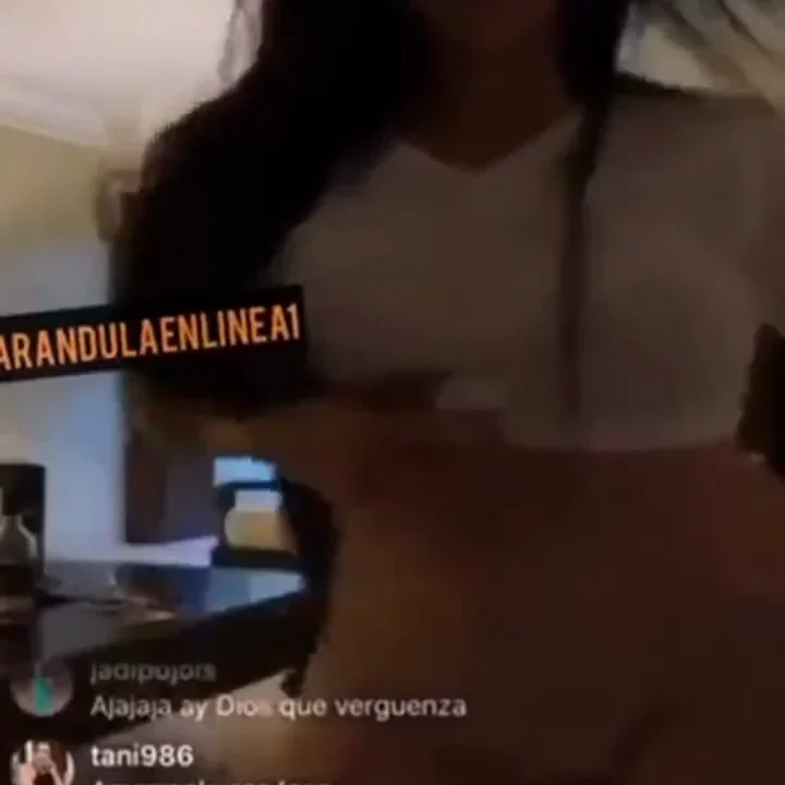 Amelia Alcantara desnuda en un live de instagram