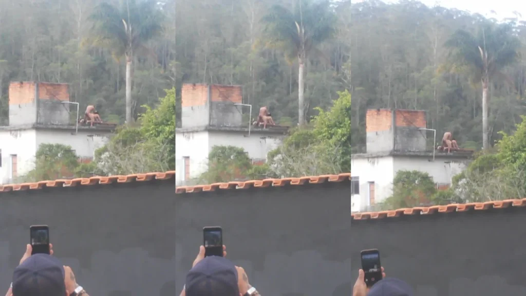 Lo agarran follando en el techo de la casa