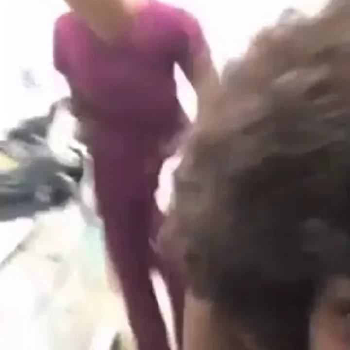 Amara la negra xxx recibe un masaje en el trasero