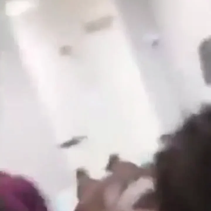 Amara la negra recibe un masaje en el trasero