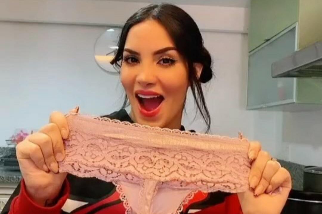 Kimberly Loaiza pack