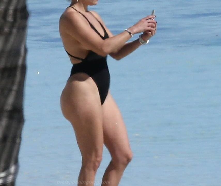 Jennifer Lopez desnuda