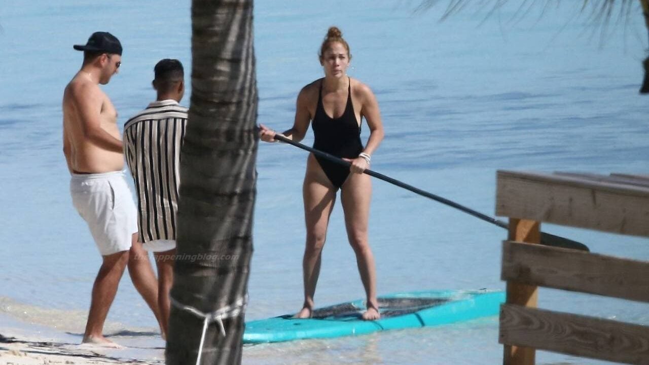 Jennifer Lopez desnuda