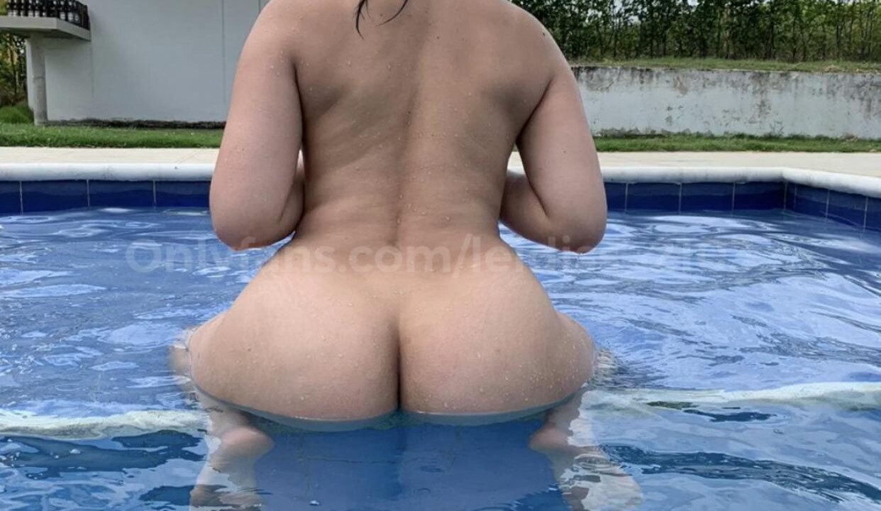 leidiss2103 en la piscina