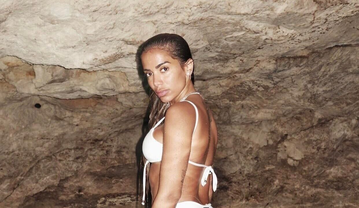 Cantante brasileña anitta desnuda