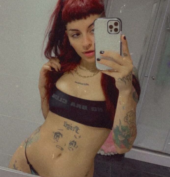 cazzu desnuda