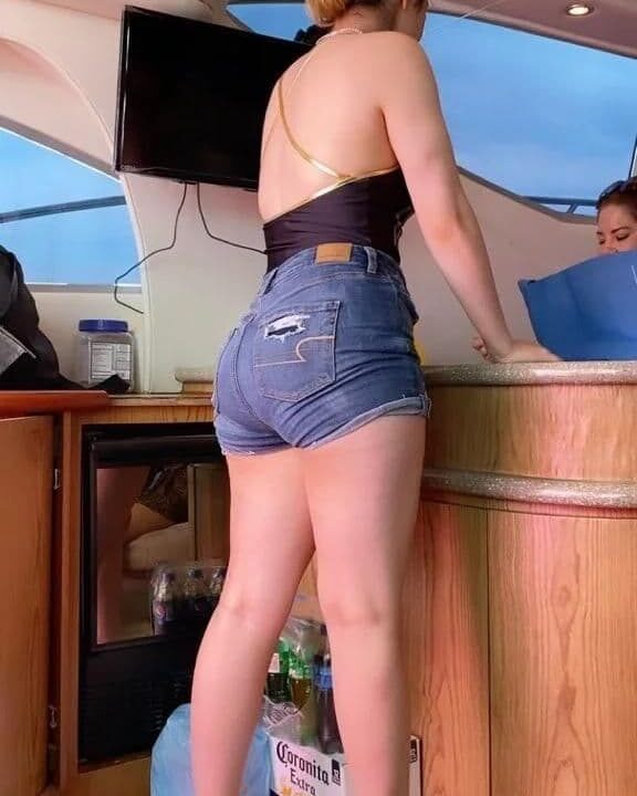 KIMBERLY LOAIZA PACK DESNUDA CULO