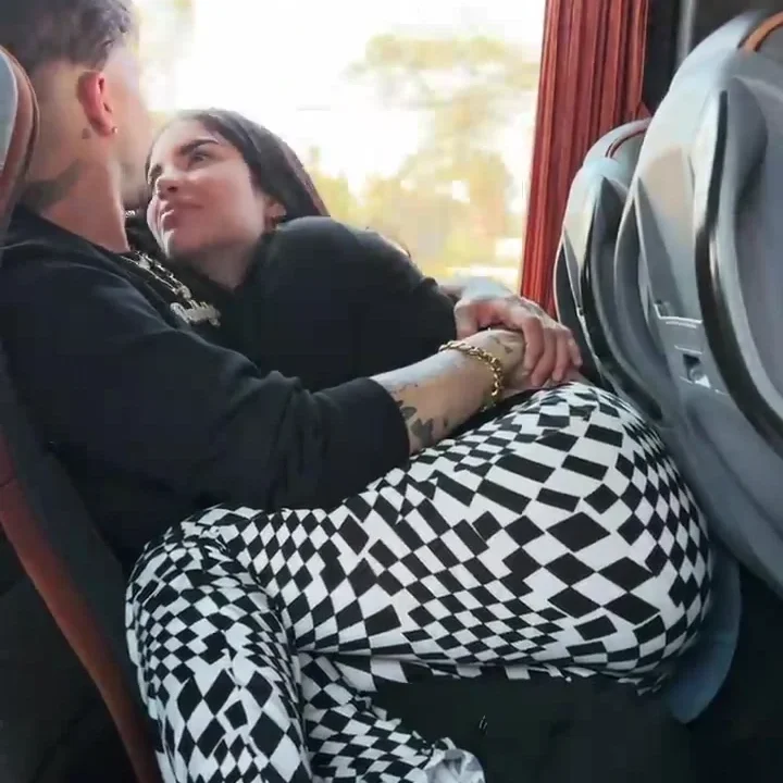Kimberly Loaiza y JDP acariciándole el culo — casero — foto 4