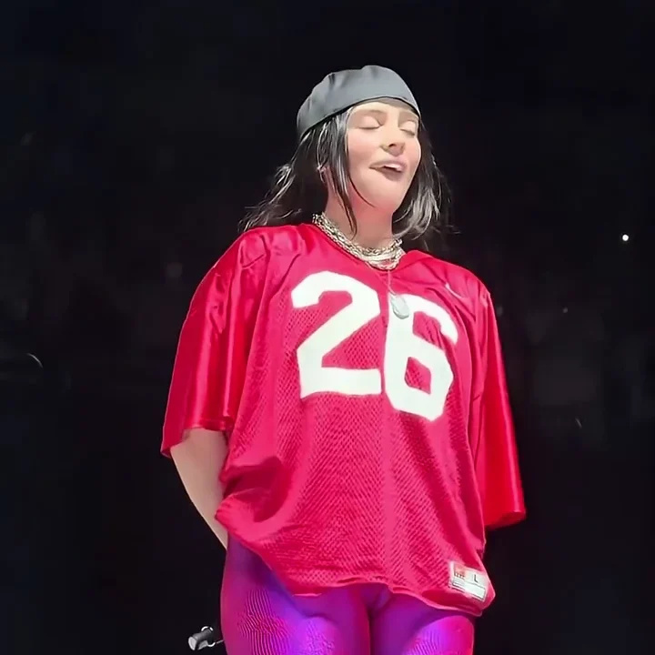 Billie Eilish xxx se le marca la vagina