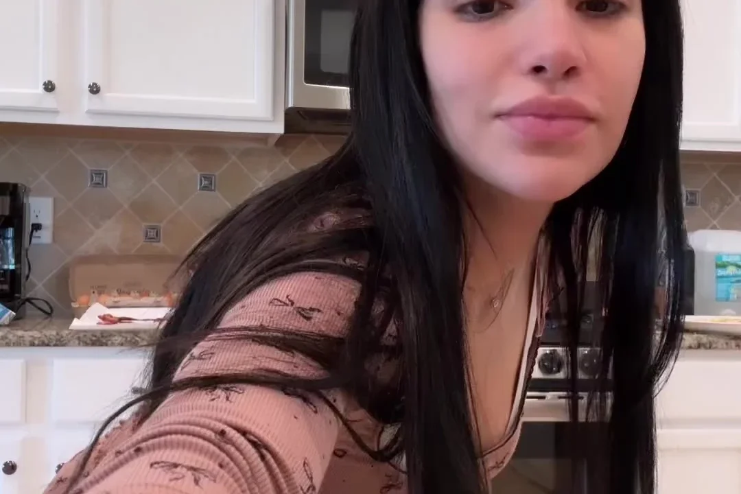 Kimberly Loaiza cocinando con su enorme culazo xxx video