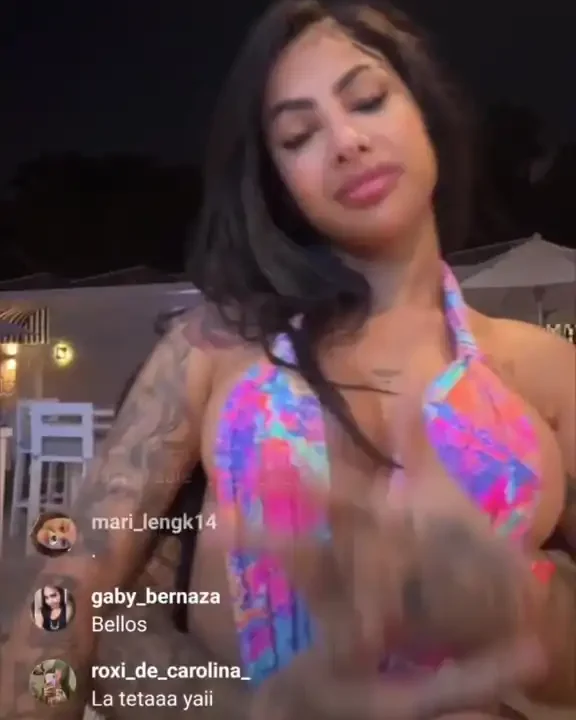 Sin querer Yailin muestra un pezon
