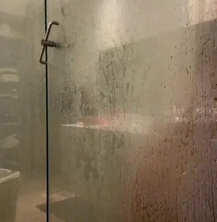 Cintia Cossio tomando una rica ducha xxx