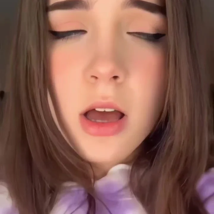 Staryuuki chupando una paleta