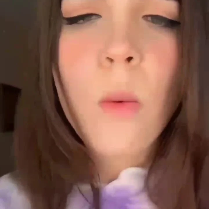 Staryuuki chupando una paleta