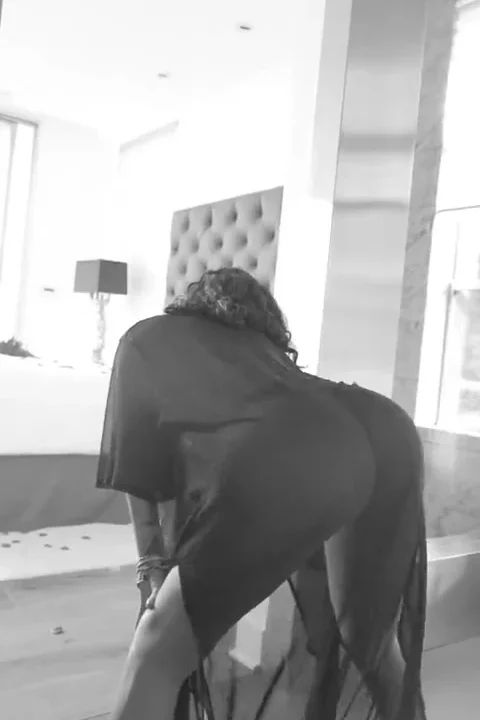 Malu Trevejo moviendo el culo bien rico xxx