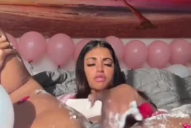 Julieth Diaz masturbandose despues de su cumpleaños xxx