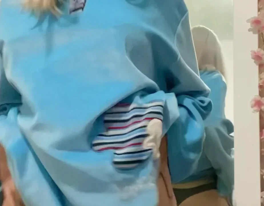 Crispitaas quitandose la ropa en el bano xxx