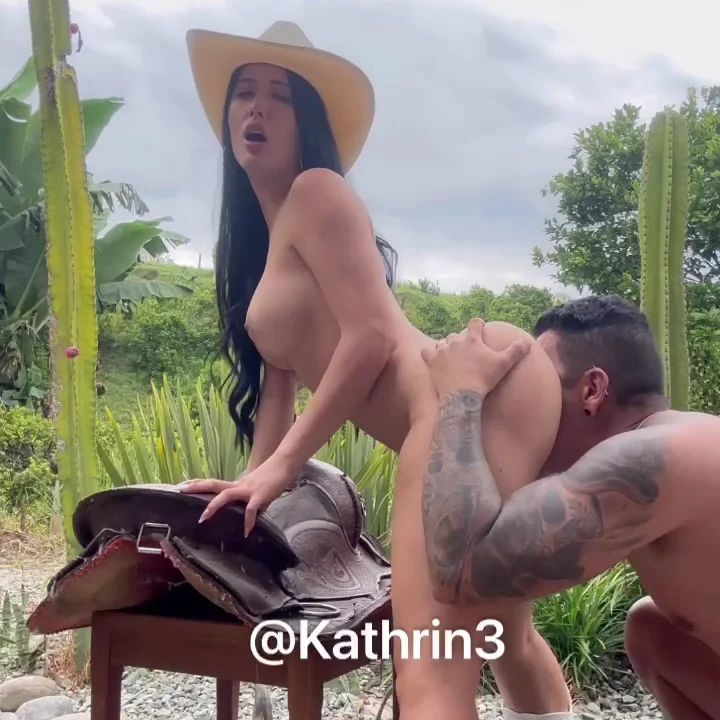 Kathrin3 follando al aire libre xxx