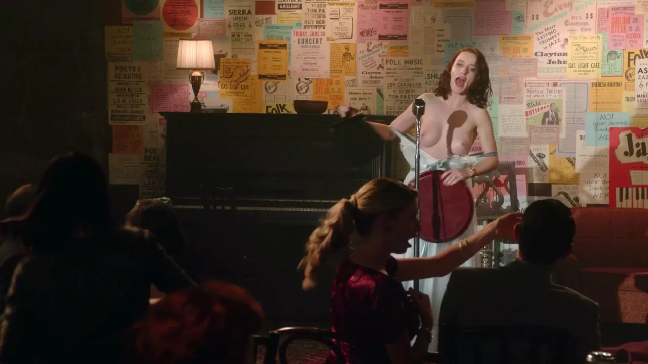 Rachel Brosnahan nude boobs