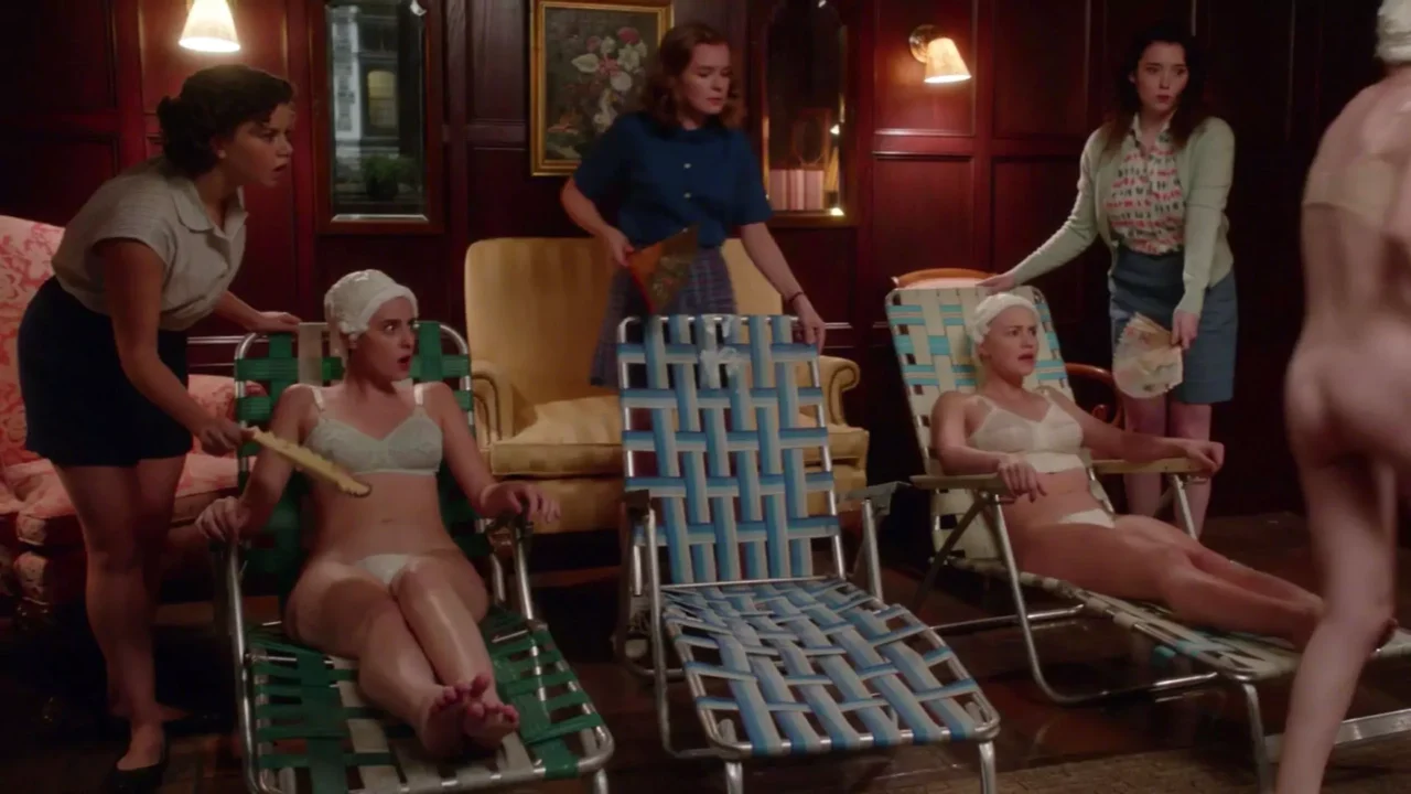Rachel Brosnahan nude boobs