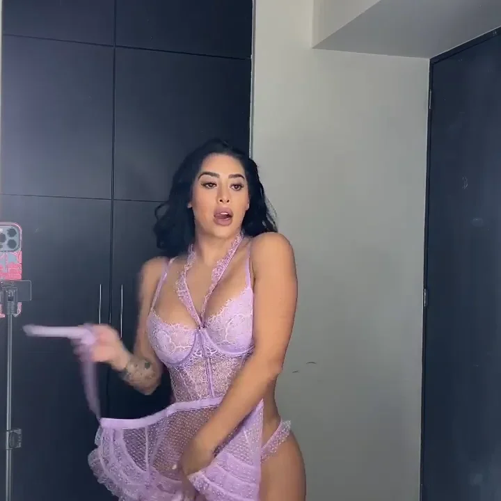 Kim Shantal xxx mostrando su rico culo