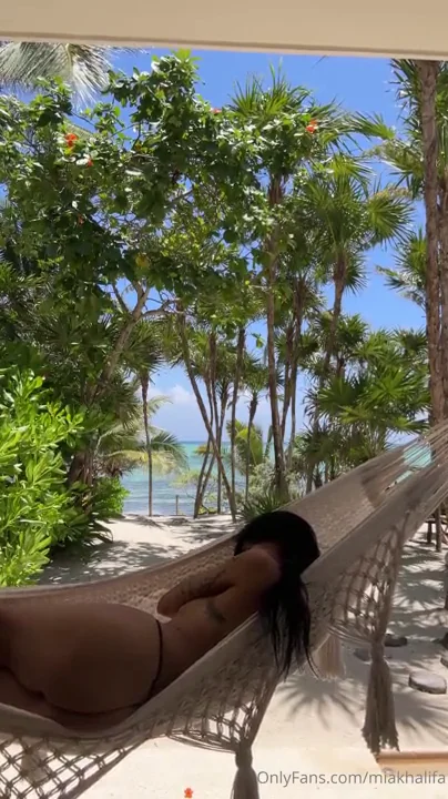Mia Khalifa xxx desnuda en isla paradisiaca