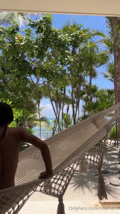 Mia Khalifa xxx desnuda en isla paradisiaca