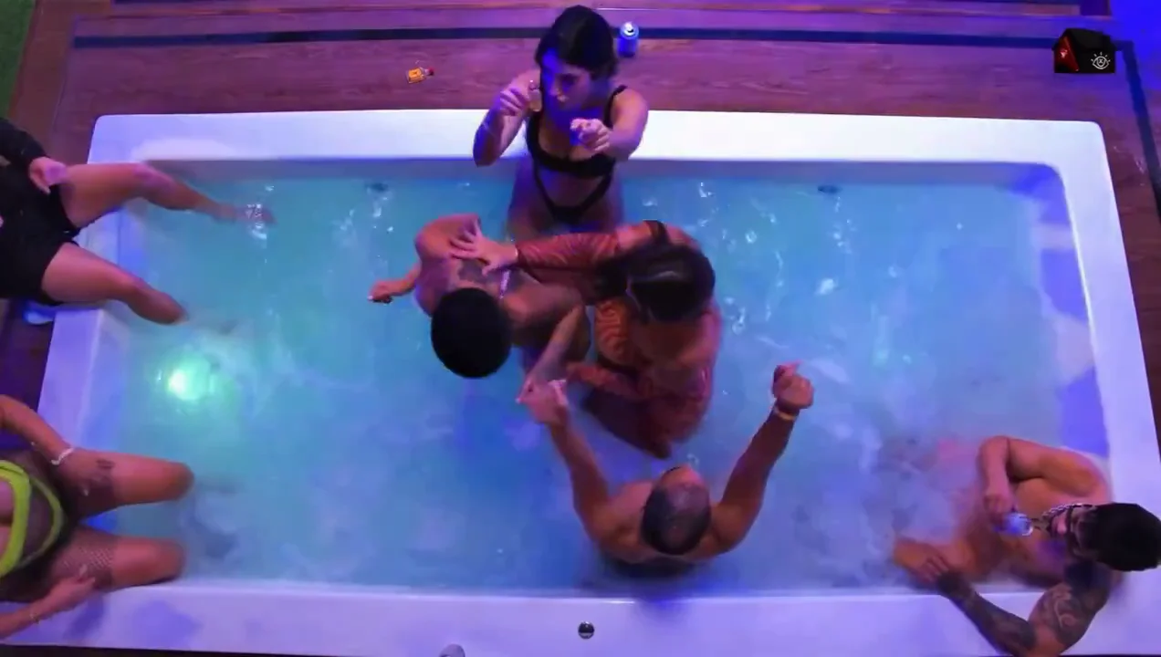 Jacuzzi picante en la casa de Alofoke 2 xxx
