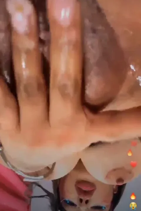 Mila Caicedo xxx masturbandose en vivo en Instagram