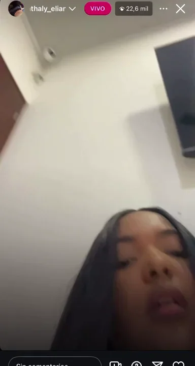 Gemelas Estradas xxx sacandose la leche en vivo