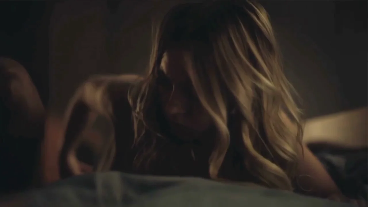 Sydney Sweeney follando de perrito xxx