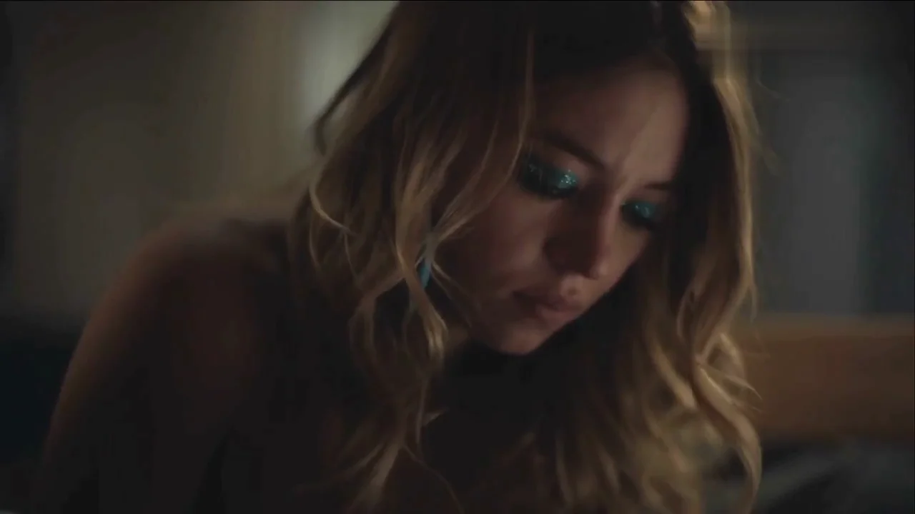 Sydney Sweeney follando de perrito xxx