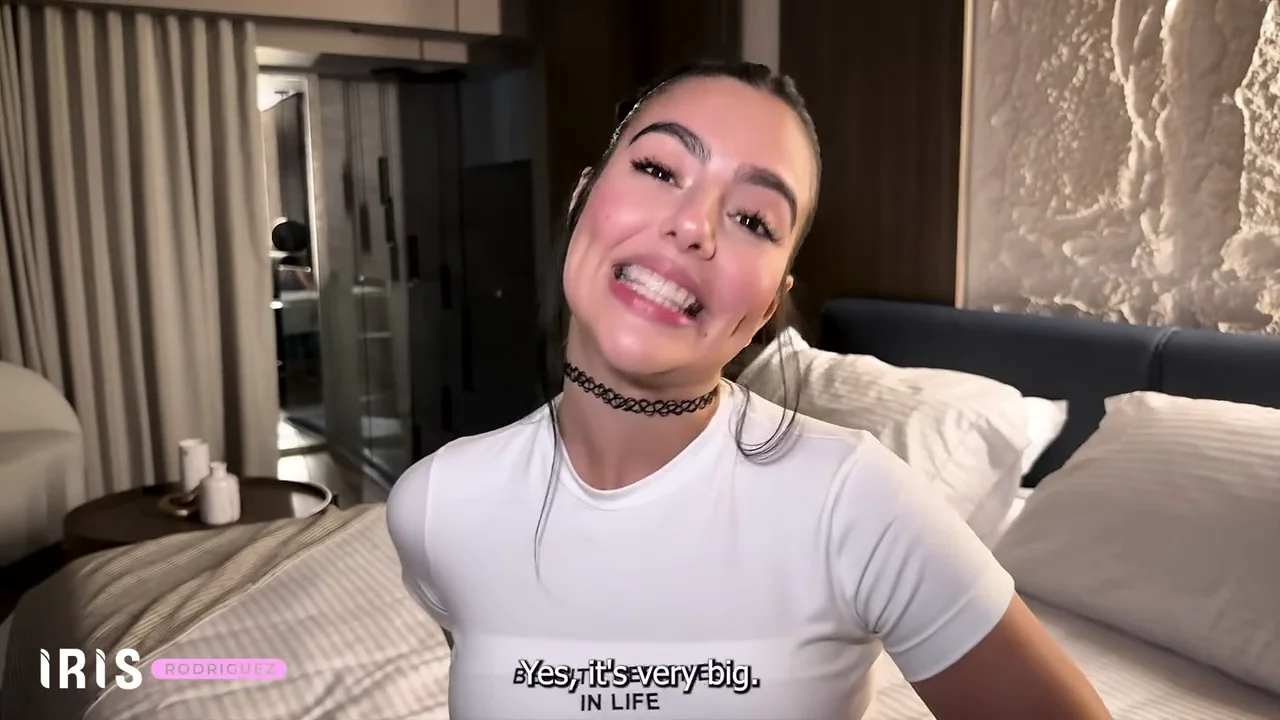 Se le rasga el pantalon a Iris Rodriguez y su hermano se la folla
